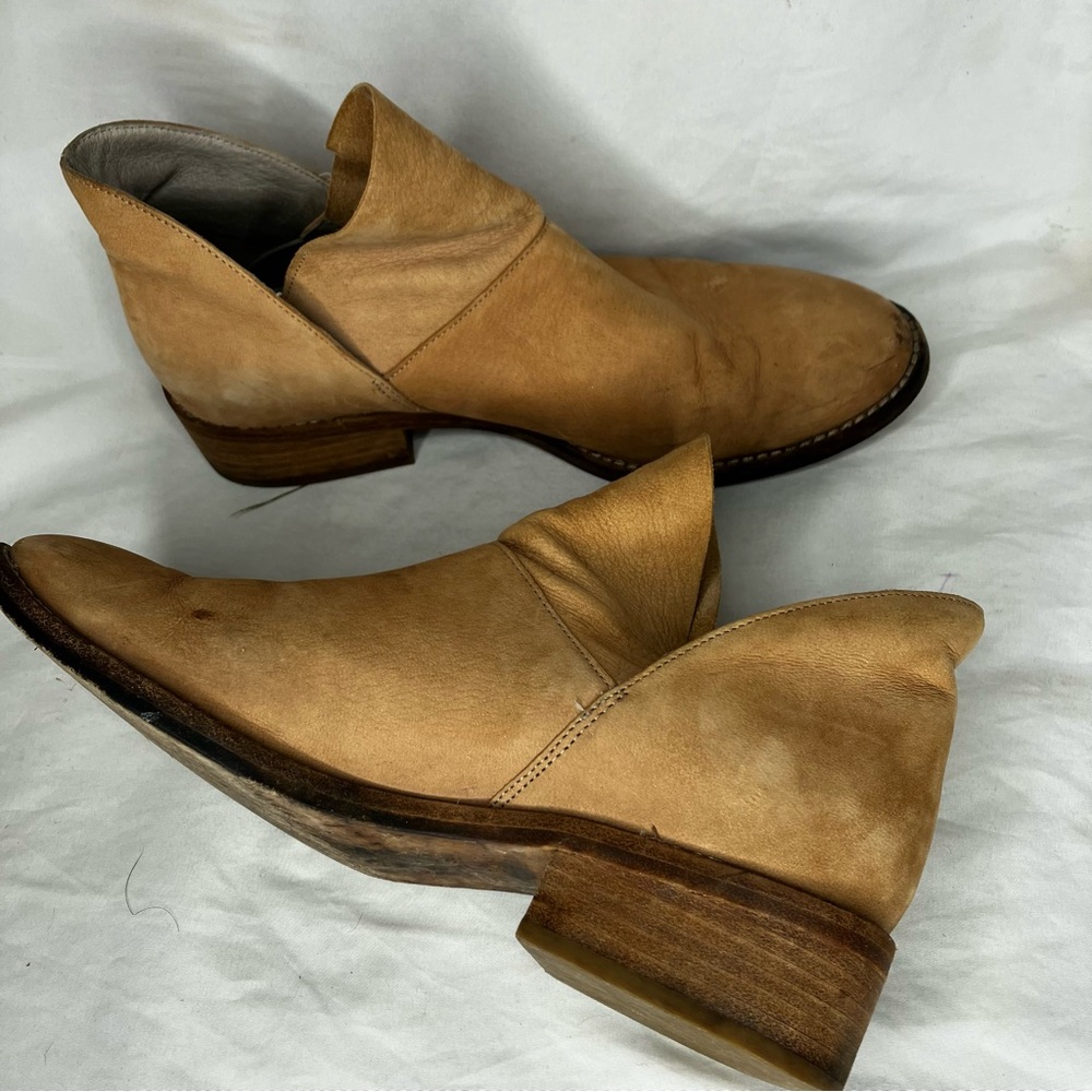 Eileen Fisher suede booties 8